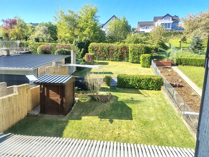 Eingezäunter Garten am Ferienhaus in der Vulkaneifel